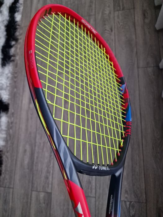 Vand racheta Yonex Vcore 98