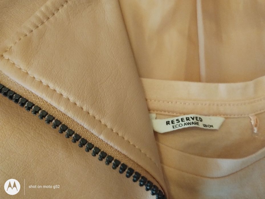 geaca piele ecologica ros  si tricou asortat
