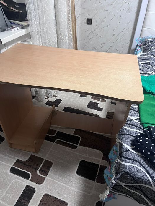 Продам компьютерный стол