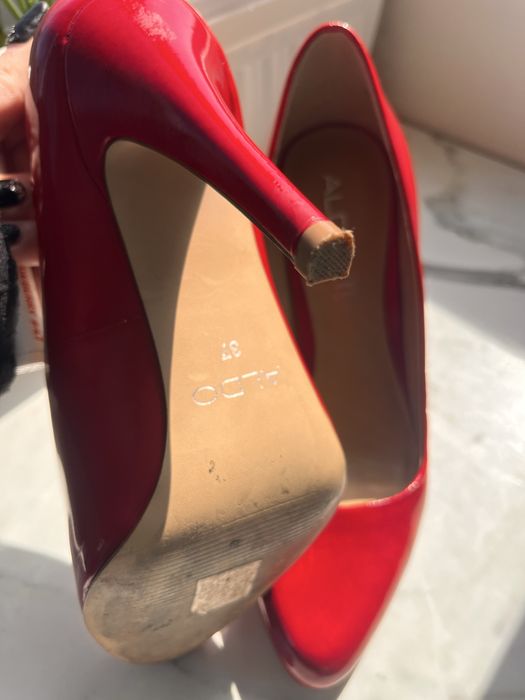 Обувки на ток Aldo в червен лак