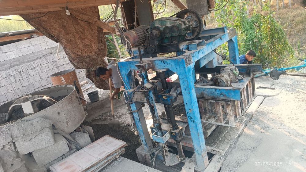 Shlaka blok uskunasi. Ishlab turgan holatda.