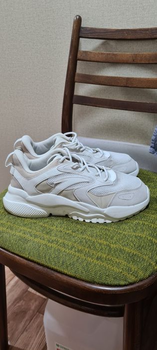 Продам кроссовки