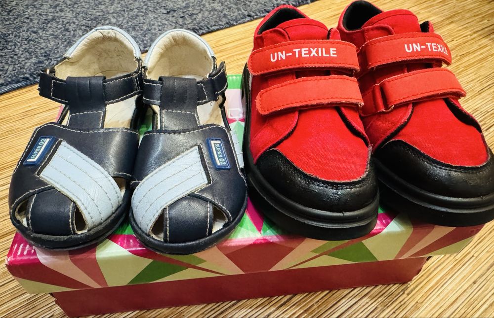 Кеды и сандалии для ребёнка.