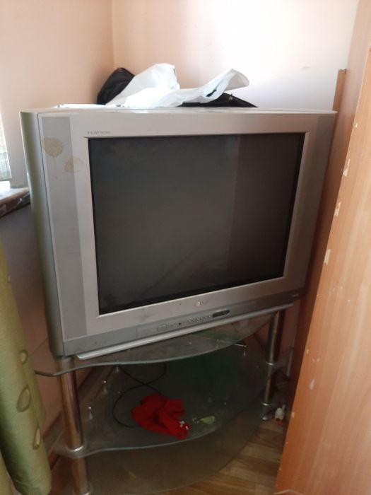 Телевизор подставки вместе продаётся