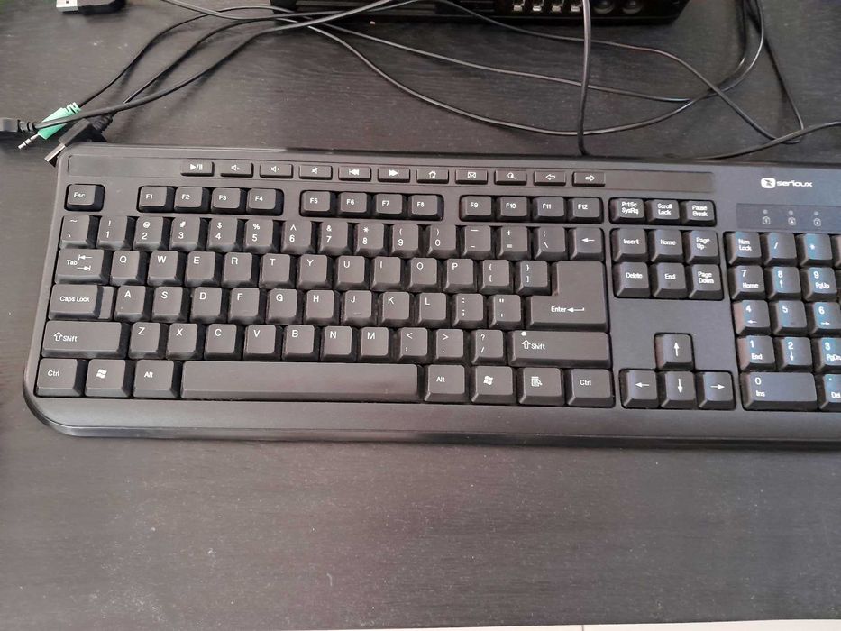 Vând calculator și accesorii