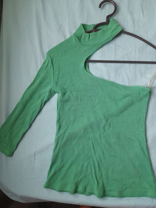 Нова зелена къса блуза С размер