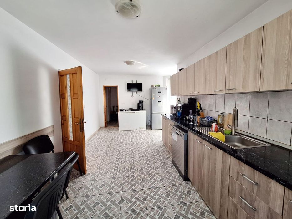 Vila 4 camere, garaj, utilată, Bacău,Cartierul CFR