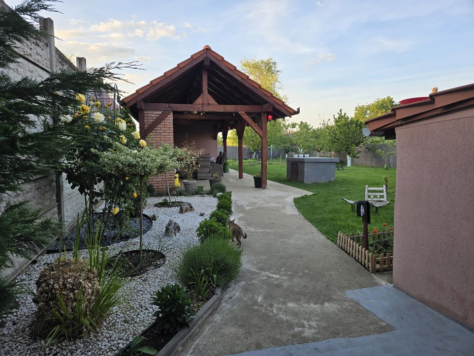 Casa independent energetic de vanzare in Biharia