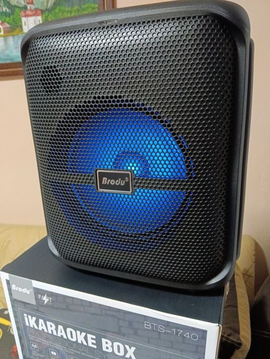 Чисто нова Караоке колона със 2 бр Микрофони!