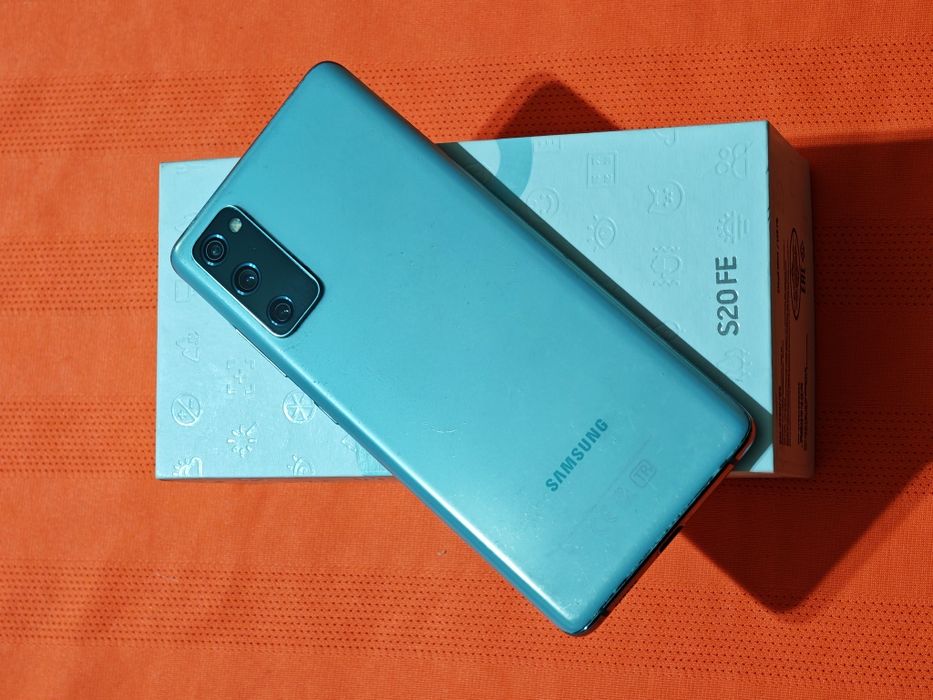 Samsung S20 FE 128 gb полный комплект