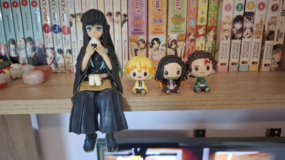 Продавам аниме фигурки