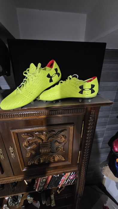 ghete de fotbal noi under armour