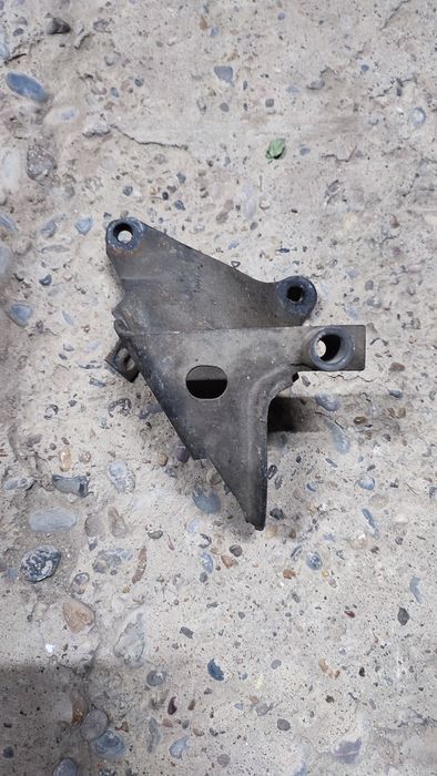 Кронштейн опоры голф3 Б.у