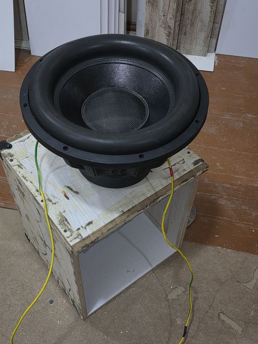 Сабвуфер для машины