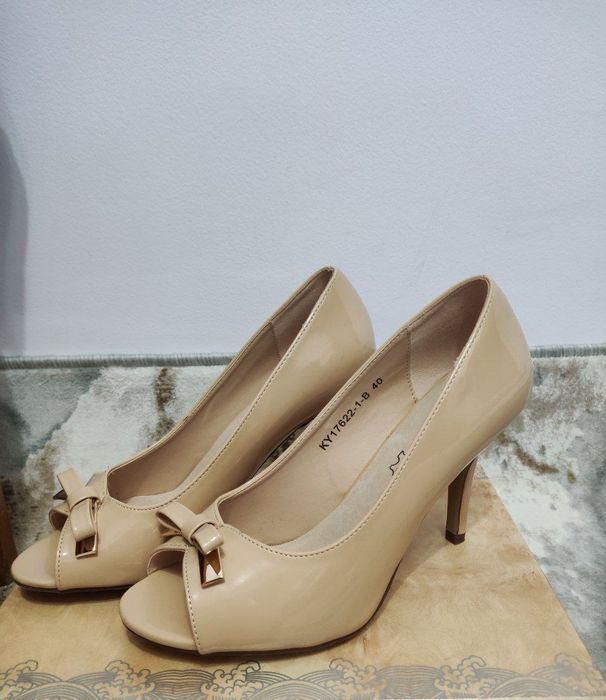 Продаются новые босоножки