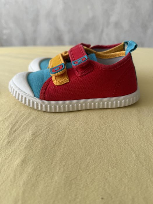 Продам мокасины детские