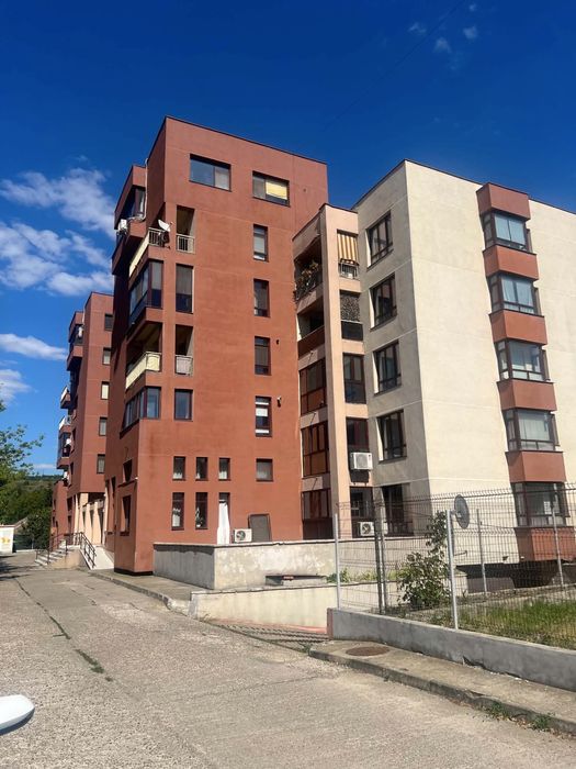 Proprietar Apartament 2 camere vis-a-vi Hanul 3 Sarmale (Bucium - strada principala)  - Mobilat, bucatarie si living separat - 68mp