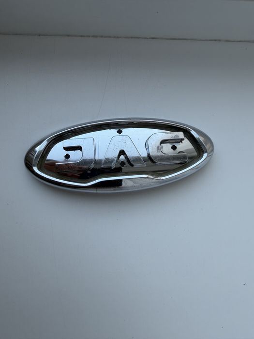 Продам значок на JAC