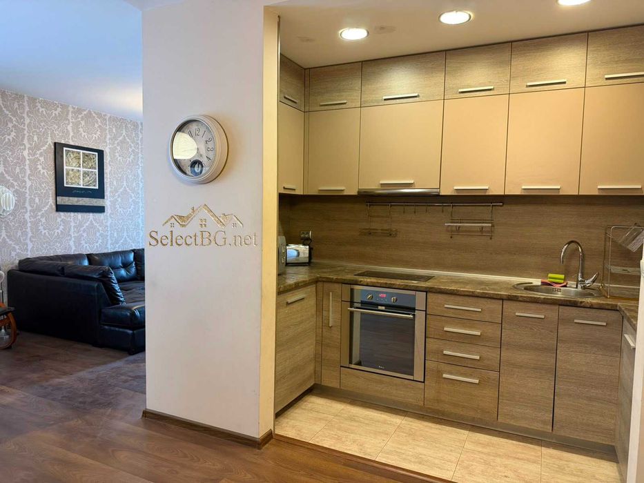 Продава се Тристаен апартамент в Велико Търново, Център - 98 кв.м за 2449 €/кв.м - Снимка #2