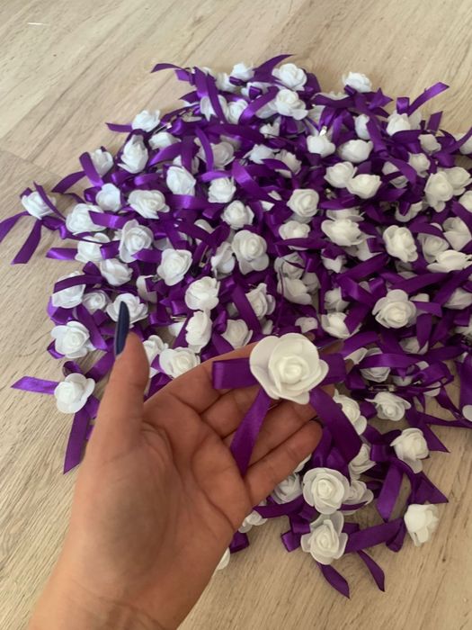 Set 50 cocarde mici pentru invitați