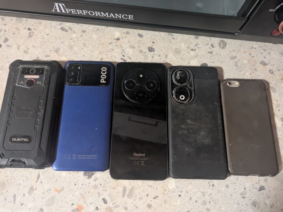 Vând telefoane pentru piese au display-ul spart