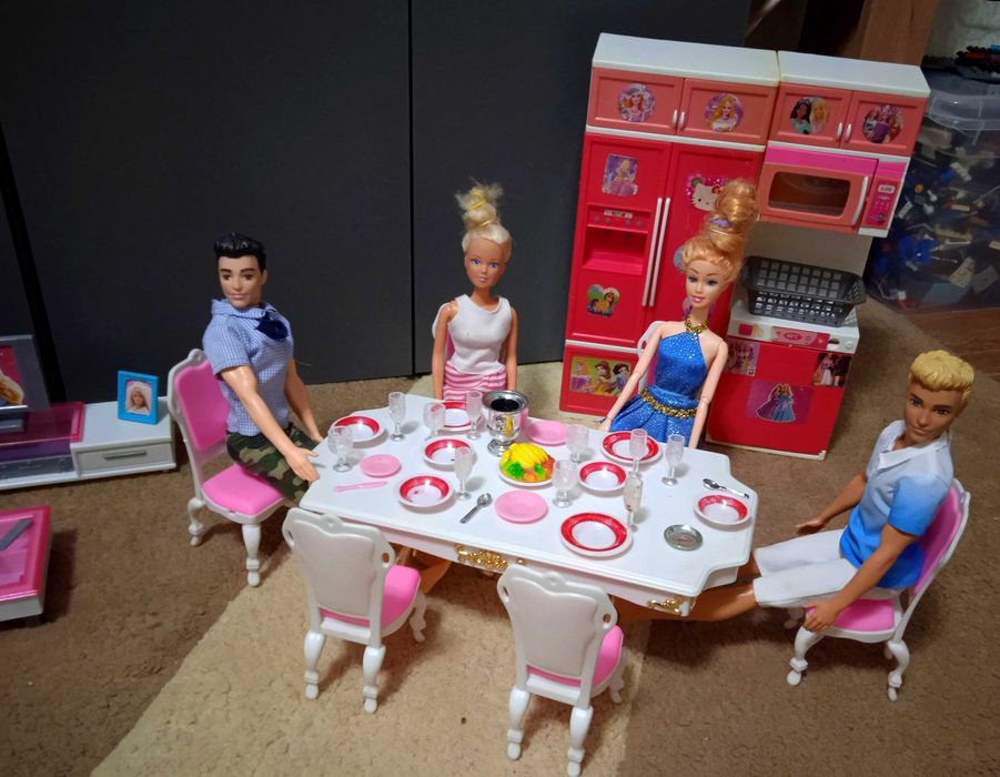 Игровая мебель для кукол. Листайте фото