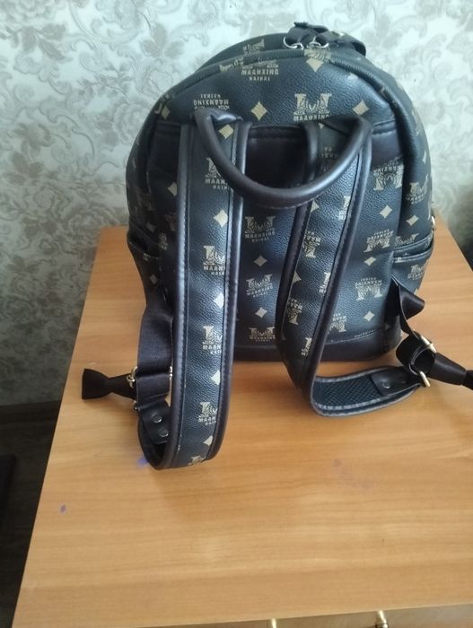 Рюкзаки и сумка.