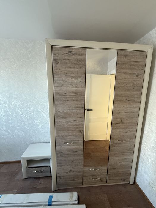 Продам шкаф с тумбой