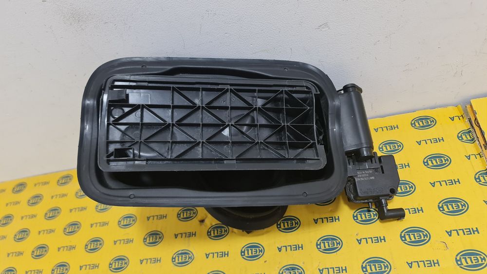 Clapeta capac bușon rezervor alimentare BMW X3 F25 7213035
Pe