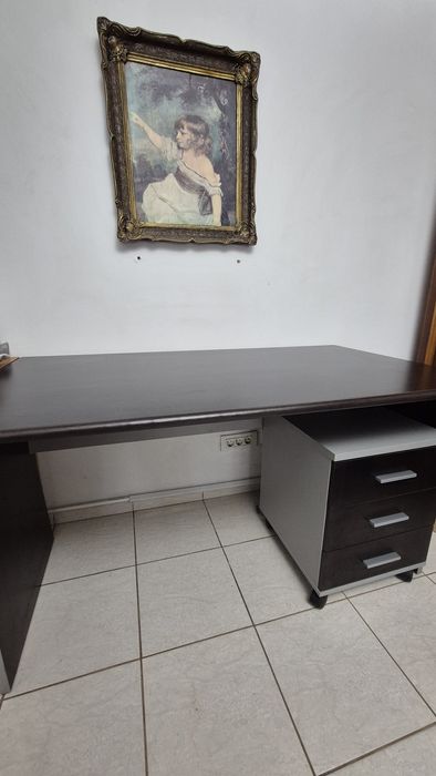 De vanzare masa rotunda extensibila + birou in stare foarte buna