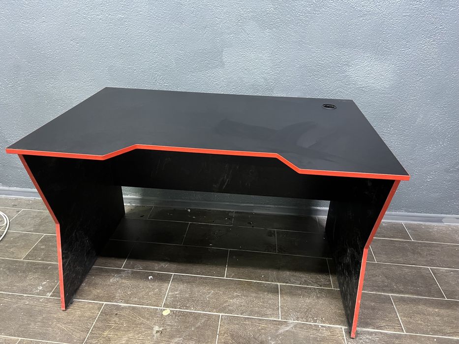 30 тыс! Стол школьный// компьютерный