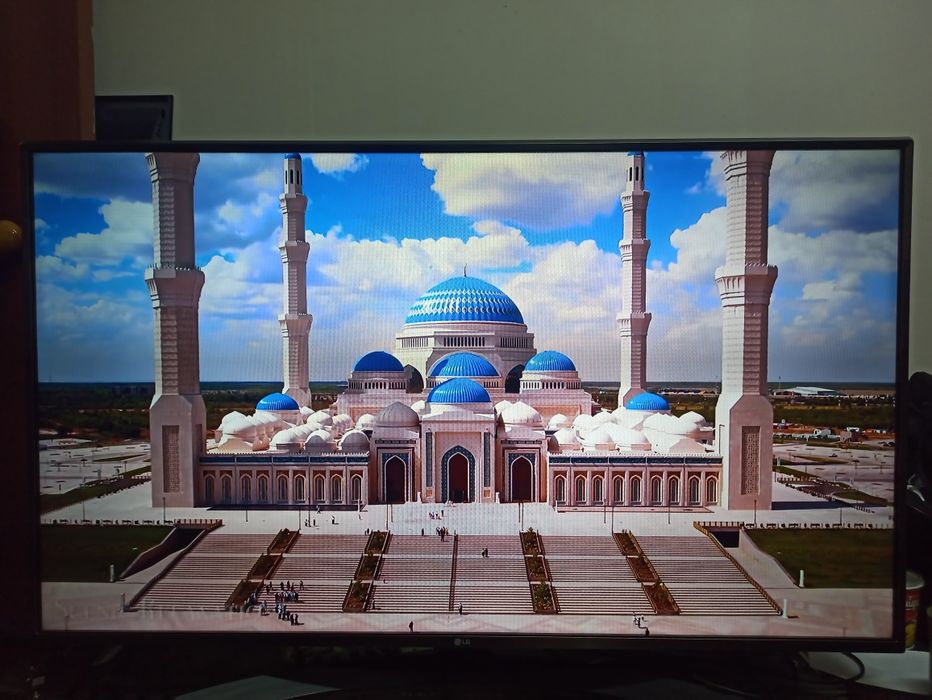 Смарт-телевизор LG с большим экраном