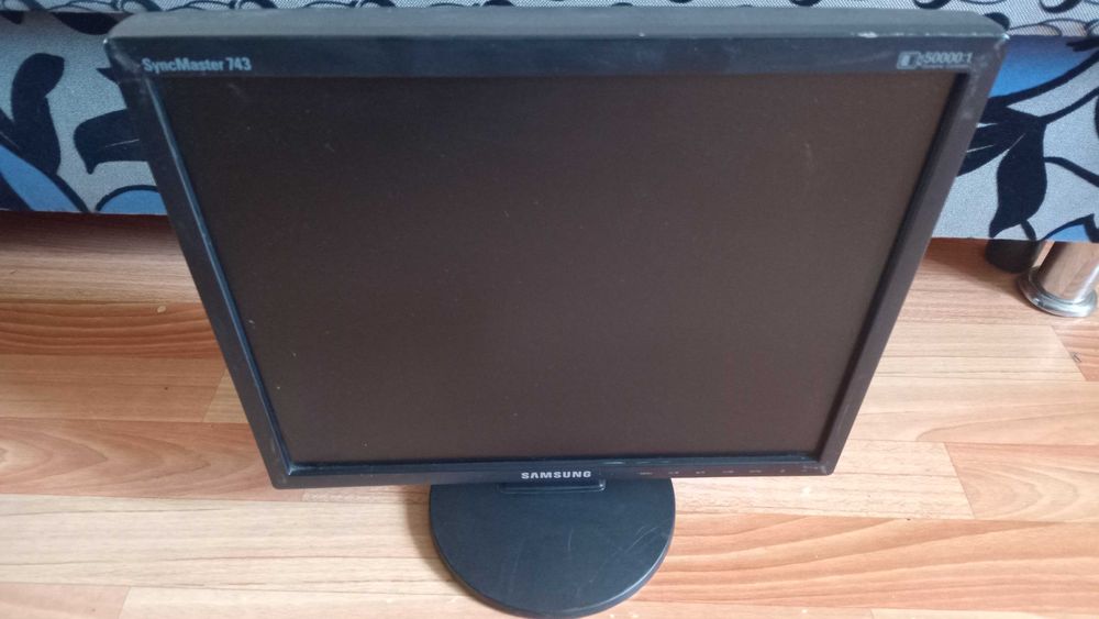 Мониторы 17" HP, Samsung, BenQ