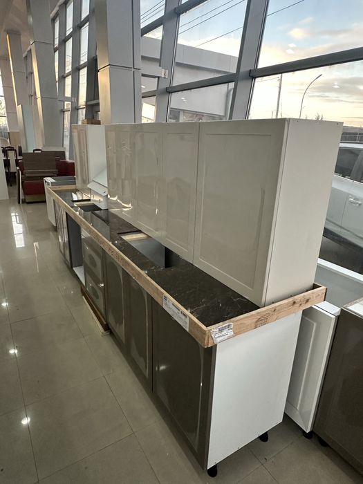 Bucatarii pe dimensiunea clientului diferite modele