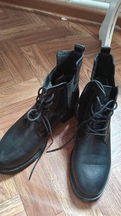 Продам кожанные сапрги