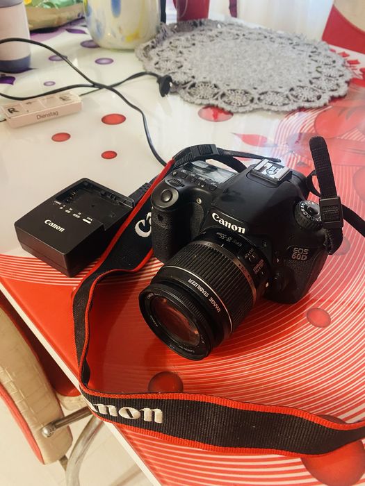 Vand Canon EOS 60D + obiectiv + accesorii –