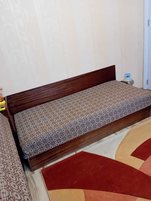 Спешно  продавам ъглови дивани с матраци и ракла