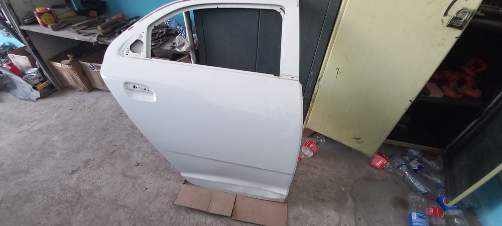 Kobolt eshik òng tomonniki