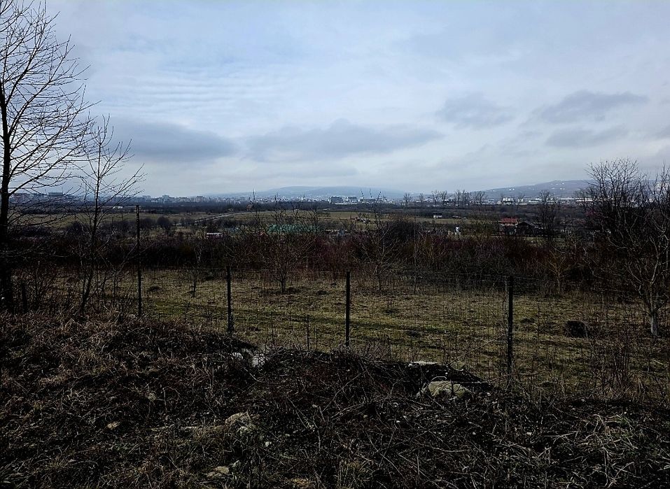 INCHIRIEZ Teren  Intravilan 1000 mp cu utilitati zona SELGROS, SOPOR