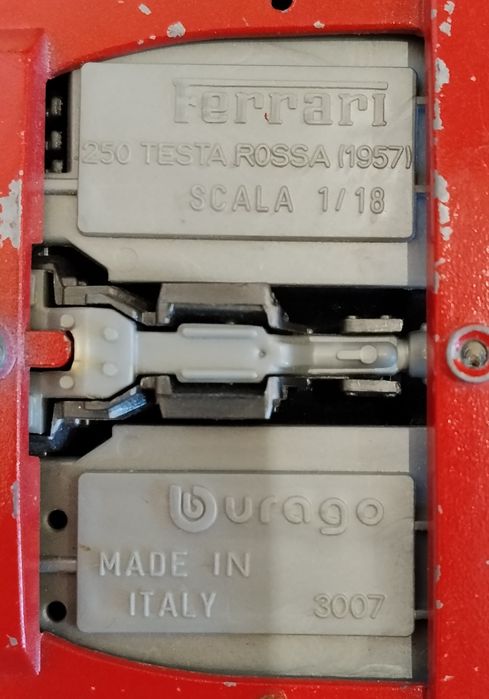Ferrari 250 Testa Rossa (1957) Burago 1:18