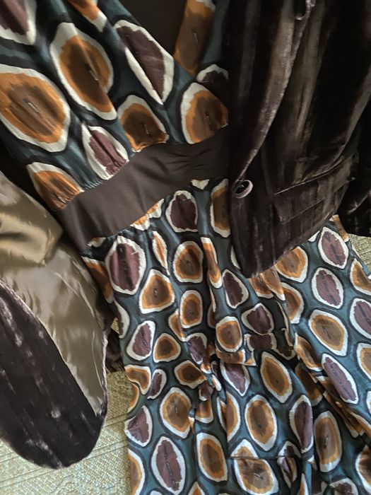 Пиджак бархат. Платья  шелковая.