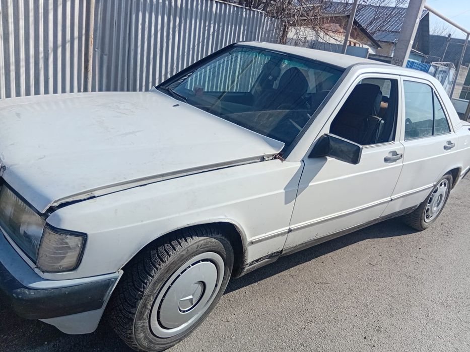 Продам машину Мерседес 190