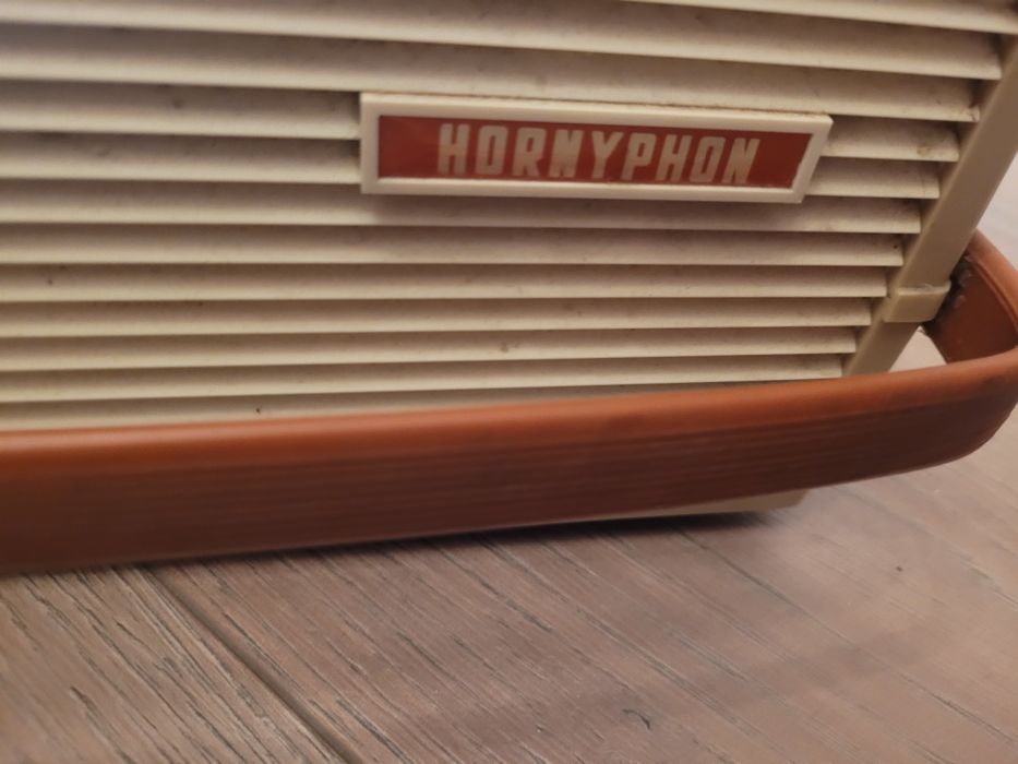 Hornyphon cu magazie de benzi