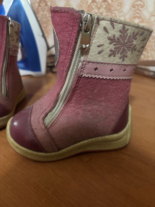 Продам обувь детскую