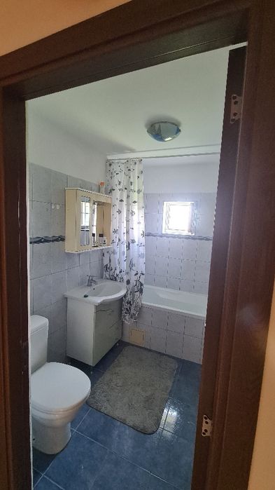 Vând apartament 3 camere Roman
