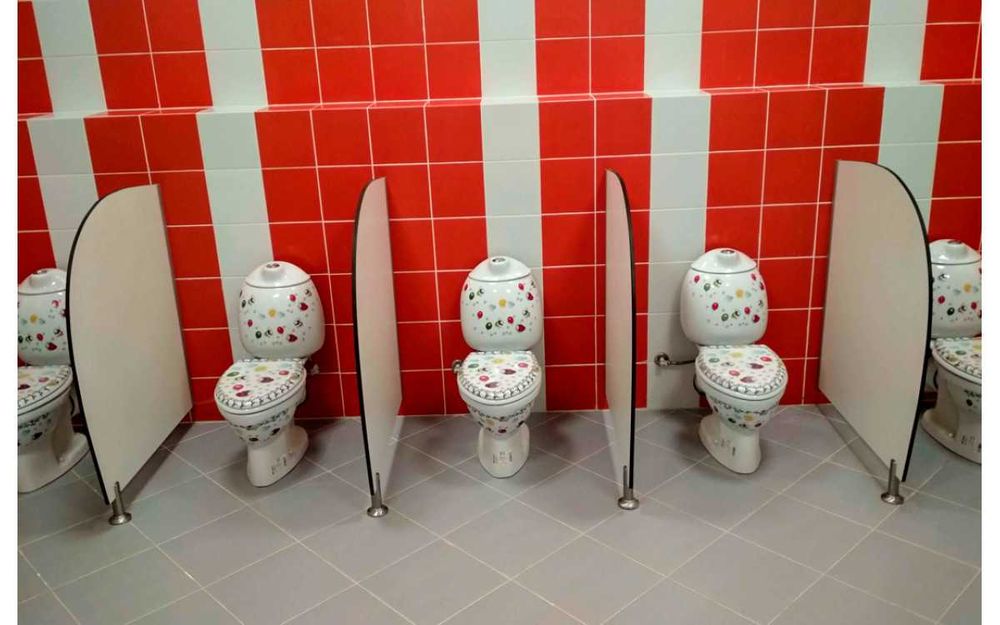 Кабинки, Перегородки, Разделители для туалетов и душевых