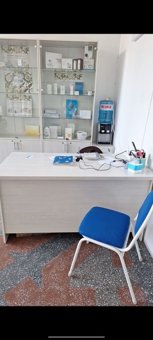 Продам офисную мебель и технику