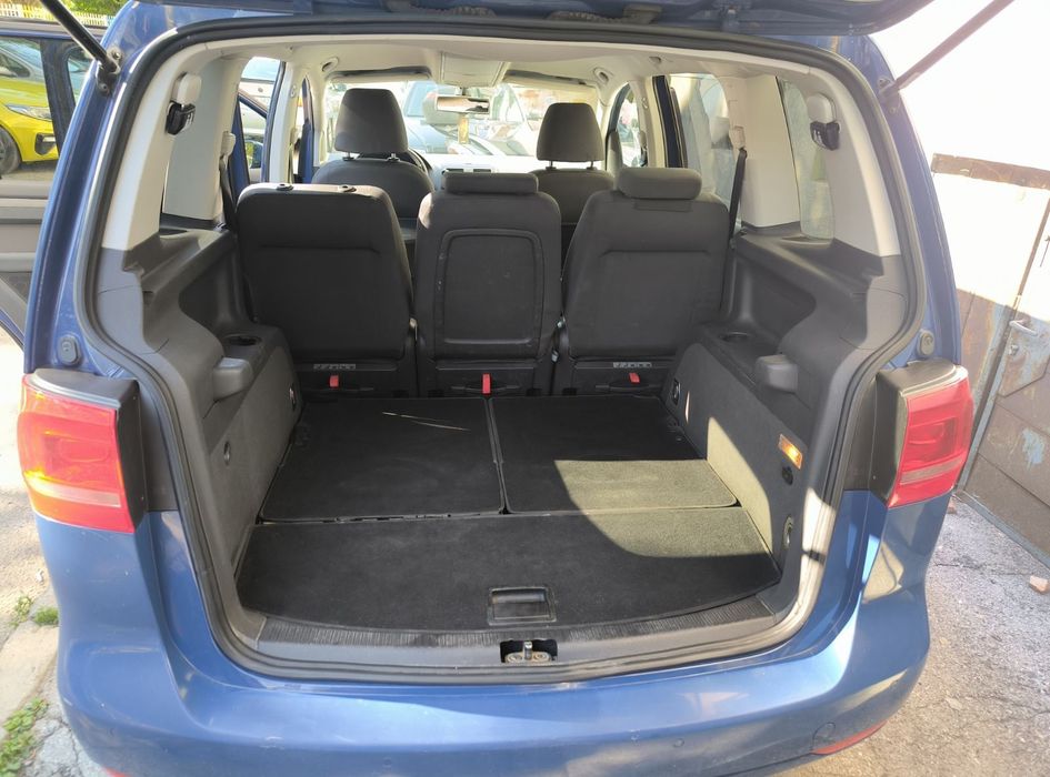 Автомобил VW touran