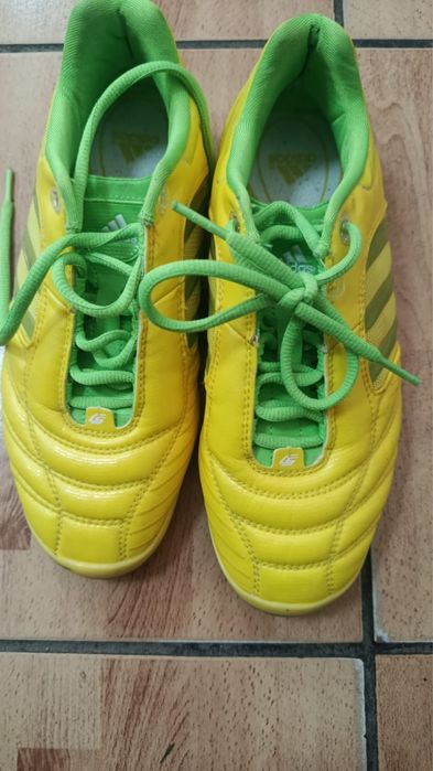 Продам футзалки Adidas
