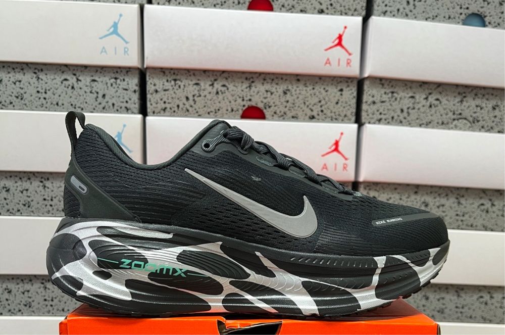 Nike vomero 18 black